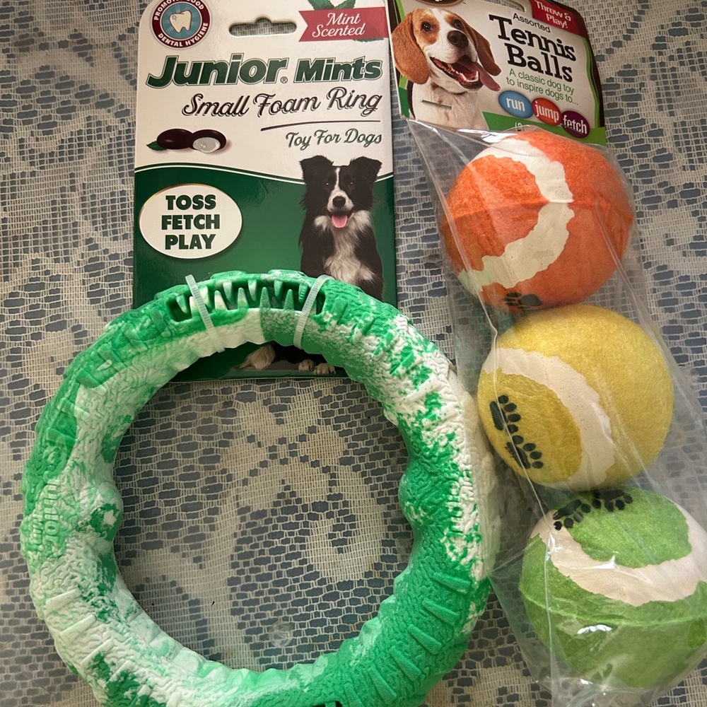 🐶🎁 2 toys-Junior Mints Green Tug Toy 6.5” for med-large size dog& Tennis Balls.